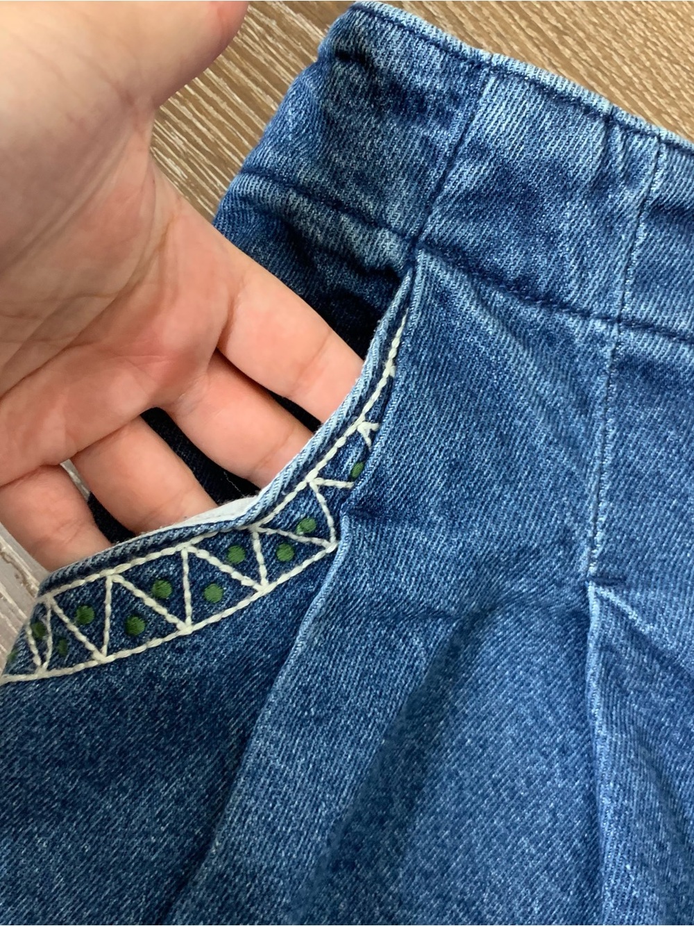 Pilcro Embroidered Pleated Denim Skirty Shorts 26 - Picture 3 of 9